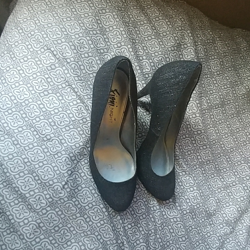 Heels - Picture 2 of 2